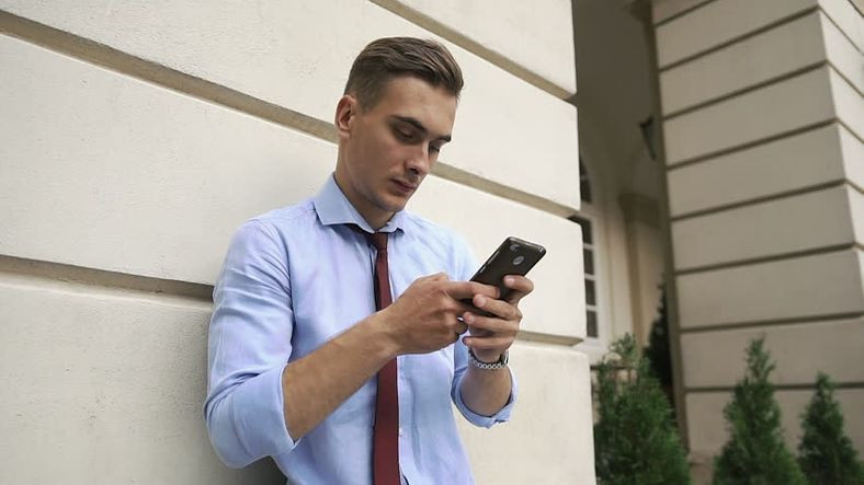 Akıllı Telefonlara Bakmaktan Kafatası Şeklimiz Değişiyor
