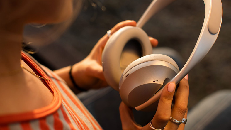 Bose, Gürültü Önleyici Özellikli Kulaklığı 700'ü Duyurdu