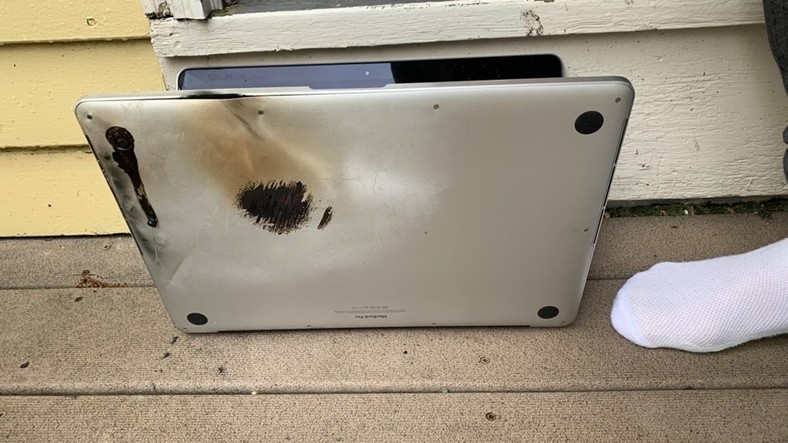 Macbook Pro, Günlük Kullanım Sırasında Patladı