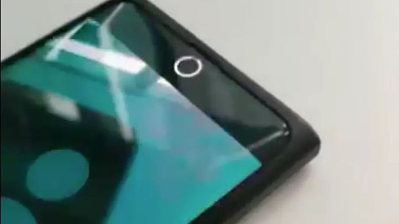 Oppo, Çalışır Durumdaki İlk Ekrana Gömülü Kamerayı Sergiledi