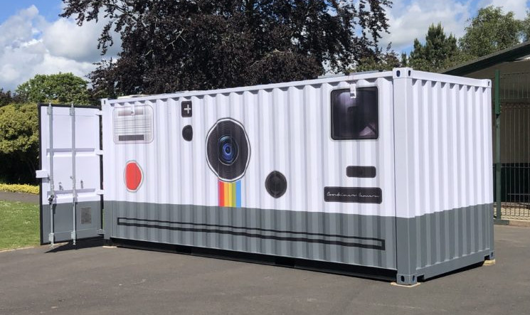 Bir Fotoğrafçı, Konteyneri Fotoğraf Makinesi Haline Getirdi