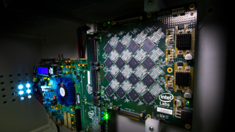 Intel'in Yeni AI İşlemcisi 1.000 Kat Daha Hızlı Çalışıyor