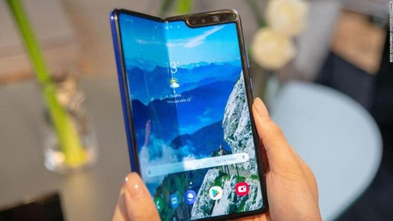Samsung, 2. Nesil Katlanabilir Telefonu Geliştiriyor