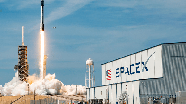 SpaceX’in Florida’daki Tesisinde Yangın Çıktı
